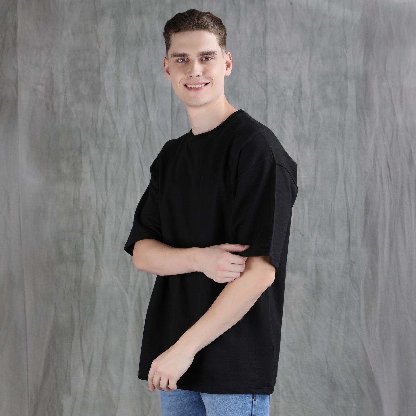 11:11 Black Oversized Comfort